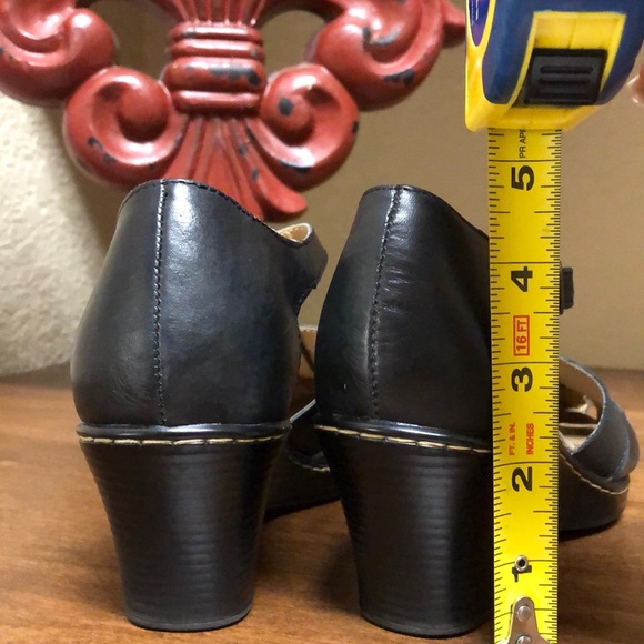 Shoes - Picture 4 of 6